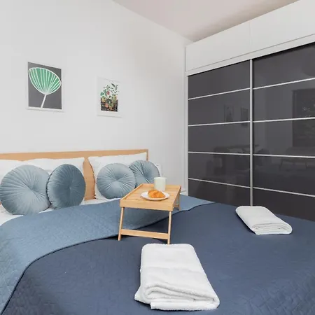 Family 2 Bedrooms & 1 Km To The By Renters Apartment Gdynia