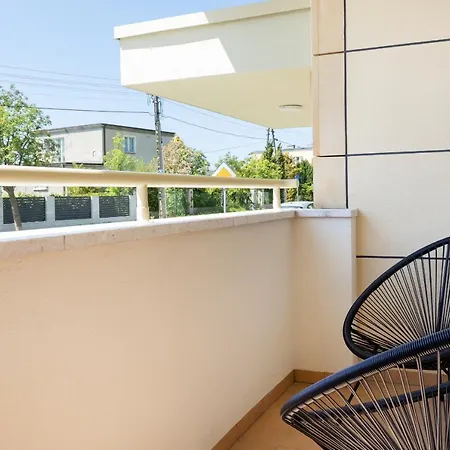 Family 2 Bedrooms & 1 Km To The By Renters *