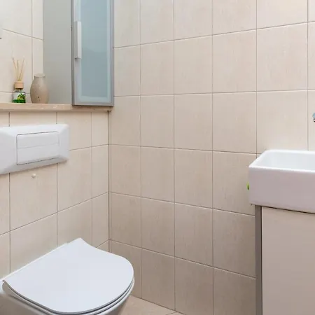 Apartment Family 2 Bedrooms & 1 Km To The By Renters *